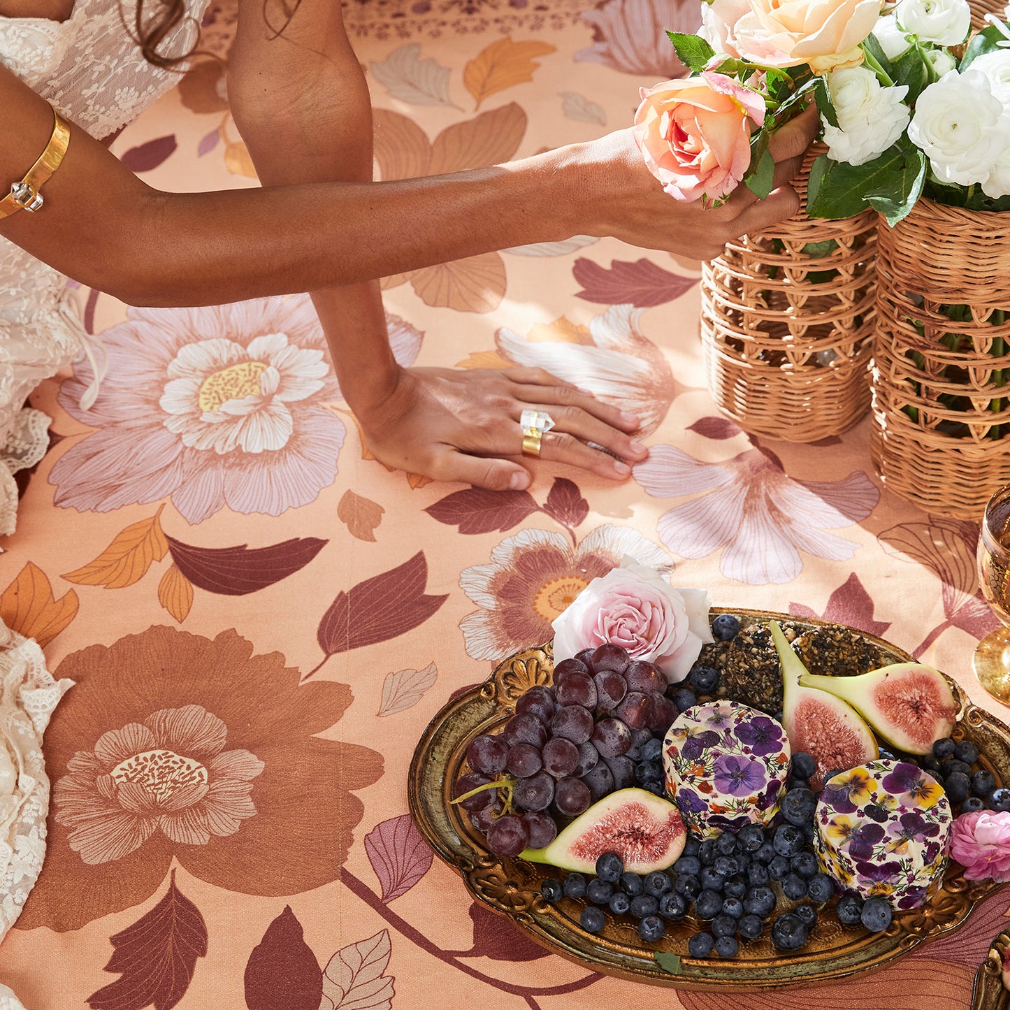 Grandé Fleur Picnic Rug Dawn